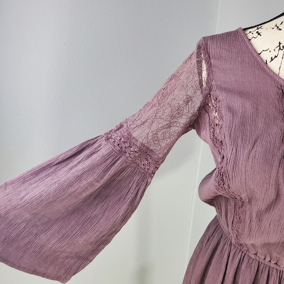 American Eagle Outfitters Dresses & Skirts - American Eagle plum lace sleeve dress